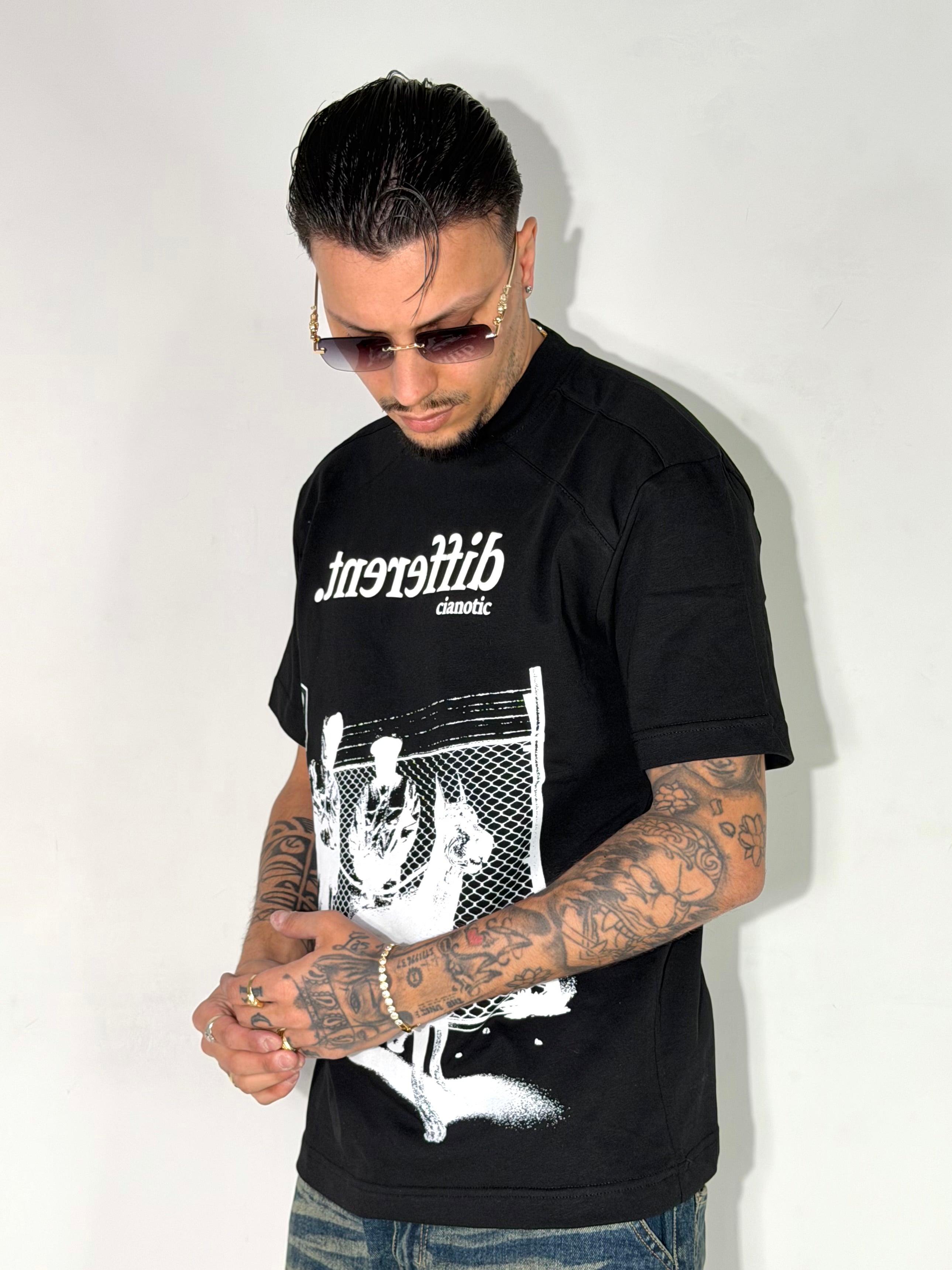 T-SHIRT DIFFERENT CNT 2 COLORI